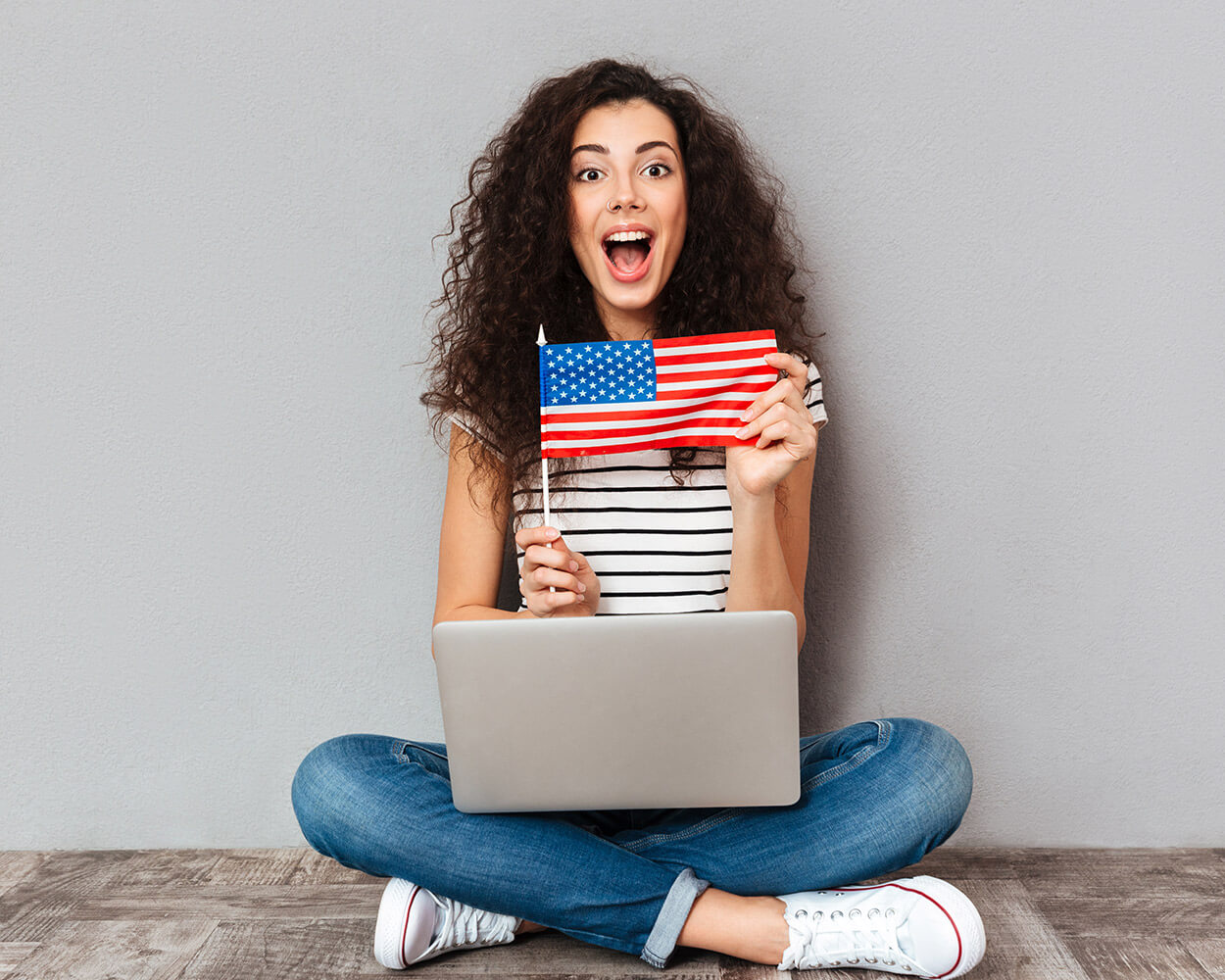 Sobre Na ILLEOS SCHOOL, oferecemos um método de ensino inovador que combina flexibilidade e interação. Com nossa plataforma online, você tem acesso a conteúdos dinâmicos todos os dias, permitindo que estude no seu ritmo. Além disso, uma vez por semana, você participa de uma aula de conversação ao vivo com um professor particular, onde discute o que foi estudado e pratica sua fluência. Nosso método é personalizado, adaptando-se ao seu progresso para garantir uma evolução constante e eficiente.